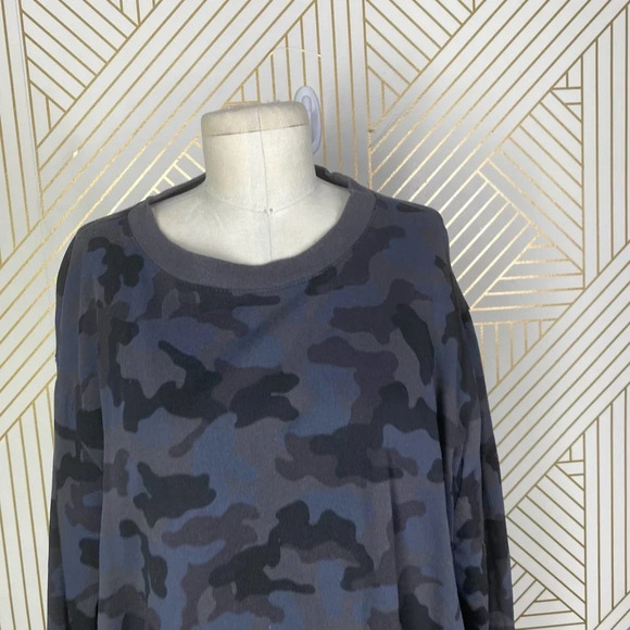 SoulCycle Casey Cropped Camo Print Sweatshirt Black Gray Size US Large - Picture 3 of 12